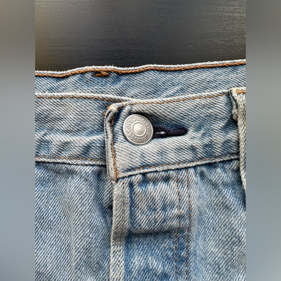 Levi’s Premium Lightwash Distressed Ribbed 501 Jean Shorts Size W30 EUC - Picture 4 of 11
